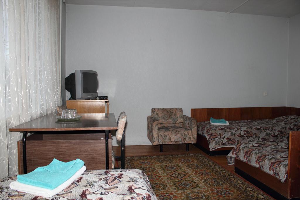 Hotell Paeaesuke Jõhvi Habitación foto